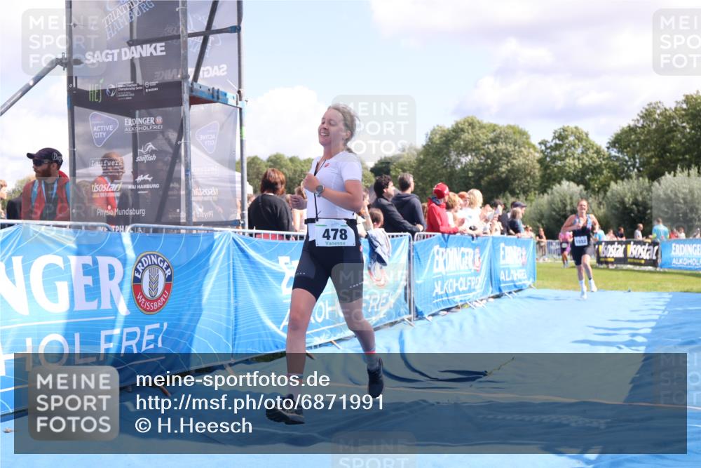 25.08.2024 - Elbe Triathlon Hamburg H.Heesch http://msf.ph/oto/6871991 25.08.2024 11:59:14 Ziel 306, 478, 1552, 1572 meine-sportfotos.de