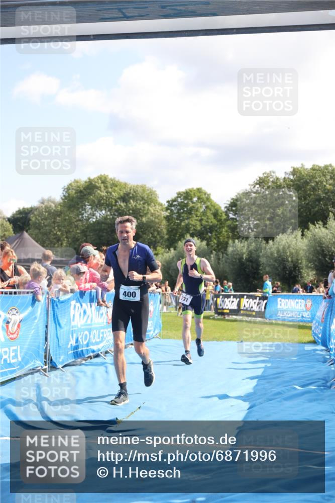 25.08.2024 - Elbe Triathlon Hamburg H.Heesch http://msf.ph/oto/6871996 25.08.2024 11:37:09 Ziel 400, 679, 731 meine-sportfotos.de