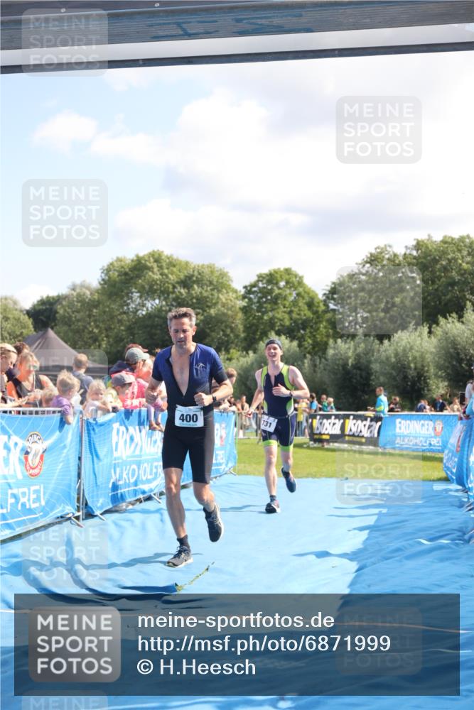 25.08.2024 - Elbe Triathlon Hamburg H.Heesch http://msf.ph/oto/6871999 25.08.2024 11:37:09 Ziel 400, 679, 731 meine-sportfotos.de