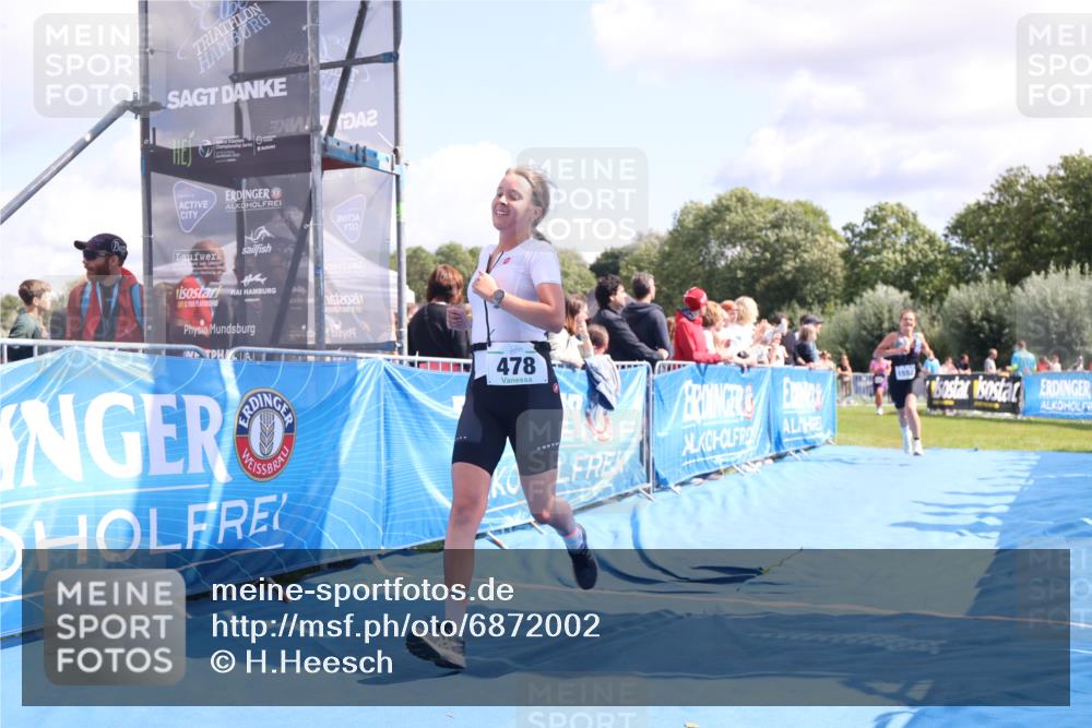 25.08.2024 - Elbe Triathlon Hamburg H.Heesch http://msf.ph/oto/6872002 25.08.2024 11:59:14 Ziel 306, 478, 1552, 1572 meine-sportfotos.de
