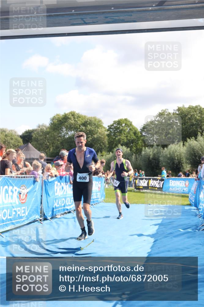 25.08.2024 - Elbe Triathlon Hamburg H.Heesch http://msf.ph/oto/6872005 25.08.2024 11:37:09 Ziel 400, 679, 731 meine-sportfotos.de
