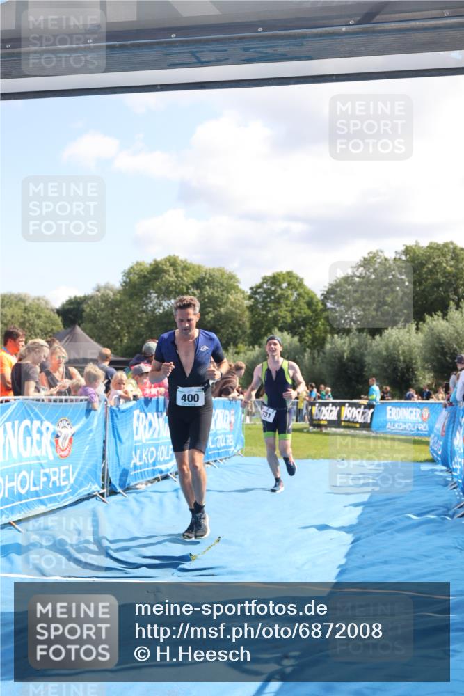 25.08.2024 - Elbe Triathlon Hamburg H.Heesch http://msf.ph/oto/6872008 25.08.2024 11:37:10 Ziel 400, 679, 731 meine-sportfotos.de
