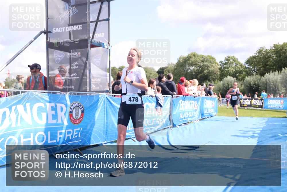 25.08.2024 - Elbe Triathlon Hamburg H.Heesch http://msf.ph/oto/6872012 25.08.2024 11:59:14 Ziel 306, 478, 1552, 1572 meine-sportfotos.de