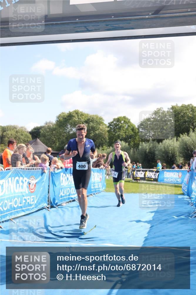 25.08.2024 - Elbe Triathlon Hamburg H.Heesch http://msf.ph/oto/6872014 25.08.2024 11:37:10 Ziel 400, 679, 731 meine-sportfotos.de