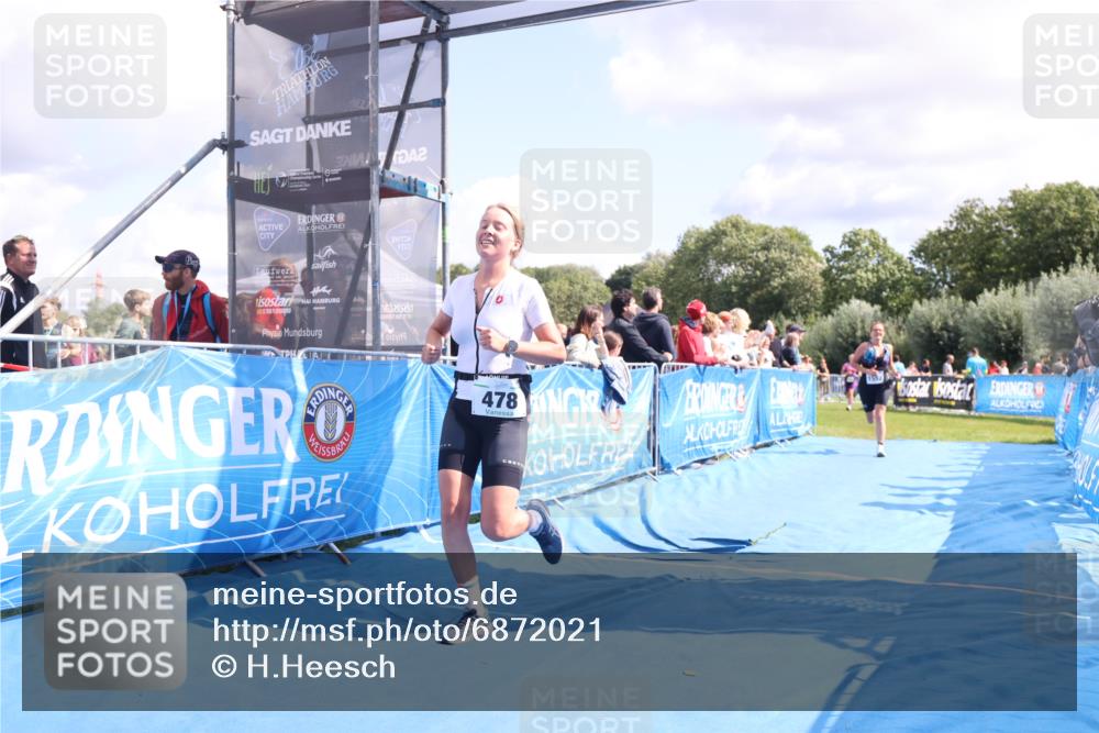 25.08.2024 - Elbe Triathlon Hamburg H.Heesch http://msf.ph/oto/6872021 25.08.2024 11:59:14 Ziel 306, 478, 1552, 1572 meine-sportfotos.de