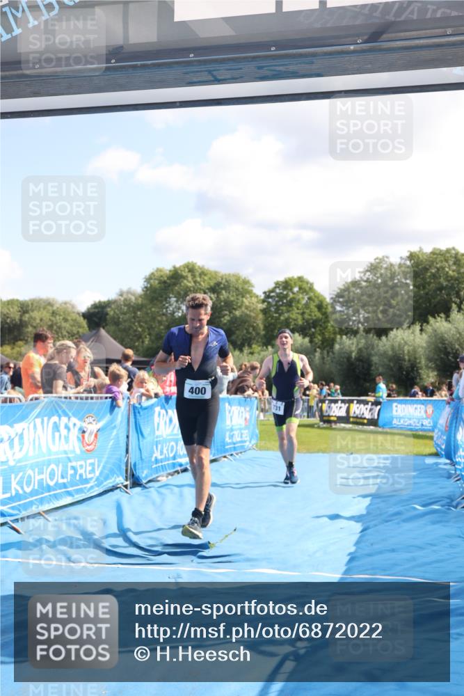 25.08.2024 - Elbe Triathlon Hamburg H.Heesch http://msf.ph/oto/6872022 25.08.2024 11:37:10 Ziel 400, 679, 731 meine-sportfotos.de