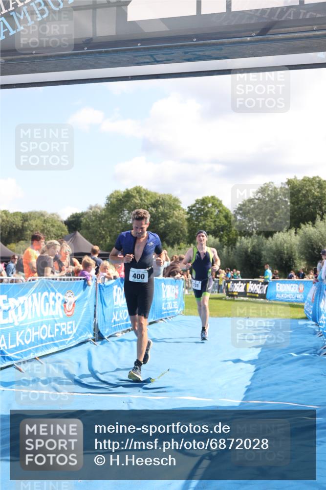 25.08.2024 - Elbe Triathlon Hamburg H.Heesch http://msf.ph/oto/6872028 25.08.2024 11:37:10 Ziel 400, 679, 731 meine-sportfotos.de