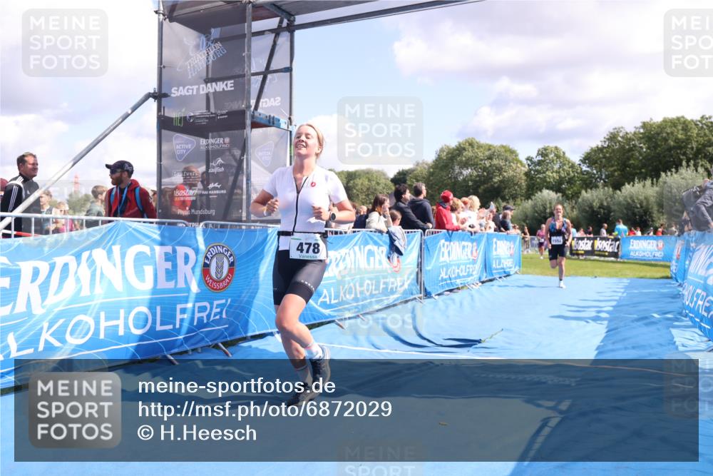 25.08.2024 - Elbe Triathlon Hamburg H.Heesch http://msf.ph/oto/6872029 25.08.2024 11:59:14 Ziel 306, 478, 1552, 1572 meine-sportfotos.de