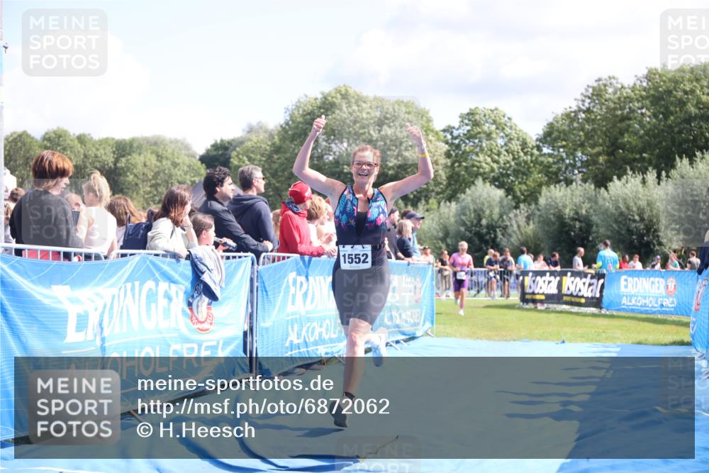 25.08.2024 - Elbe Triathlon Hamburg H.Heesch http://msf.ph/oto/6872062 25.08.2024 11:59:16 Ziel 478, 1472, 1552 meine-sportfotos.de