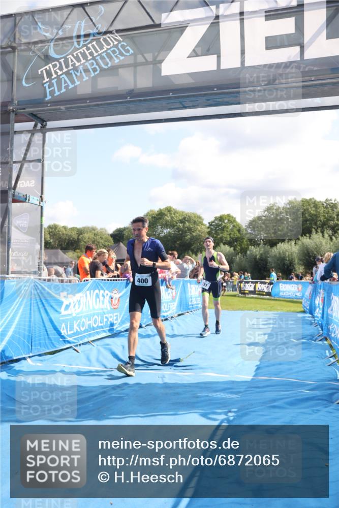25.08.2024 - Elbe Triathlon Hamburg H.Heesch http://msf.ph/oto/6872065 25.08.2024 11:37:10 Ziel 400, 679, 731 meine-sportfotos.de