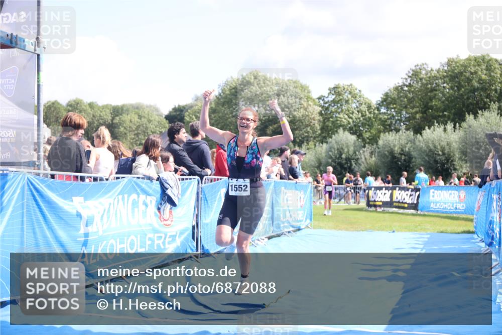 25.08.2024 - Elbe Triathlon Hamburg H.Heesch http://msf.ph/oto/6872088 25.08.2024 11:59:16 Ziel 478, 1472, 1552 meine-sportfotos.de