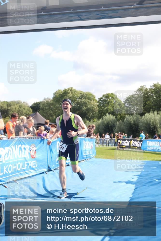 25.08.2024 - Elbe Triathlon Hamburg H.Heesch http://msf.ph/oto/6872102 25.08.2024 11:37:11 Ziel 400, 679, 731 meine-sportfotos.de