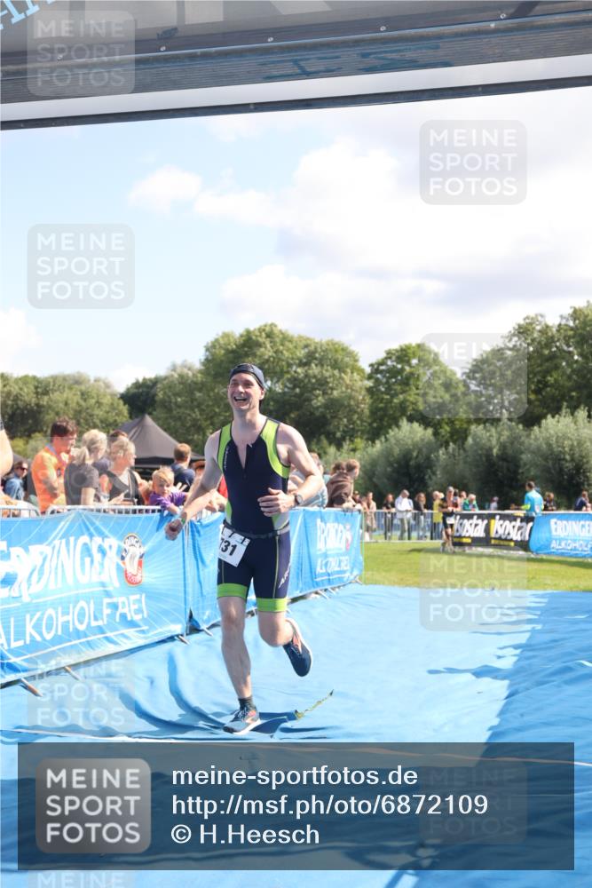 25.08.2024 - Elbe Triathlon Hamburg H.Heesch http://msf.ph/oto/6872109 25.08.2024 11:37:11 Ziel 400, 679, 731 meine-sportfotos.de