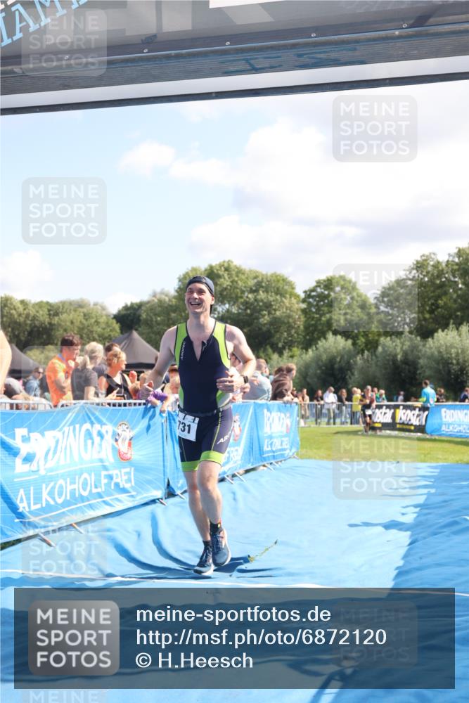 25.08.2024 - Elbe Triathlon Hamburg H.Heesch http://msf.ph/oto/6872120 25.08.2024 11:37:11 Ziel 400, 679, 731 meine-sportfotos.de