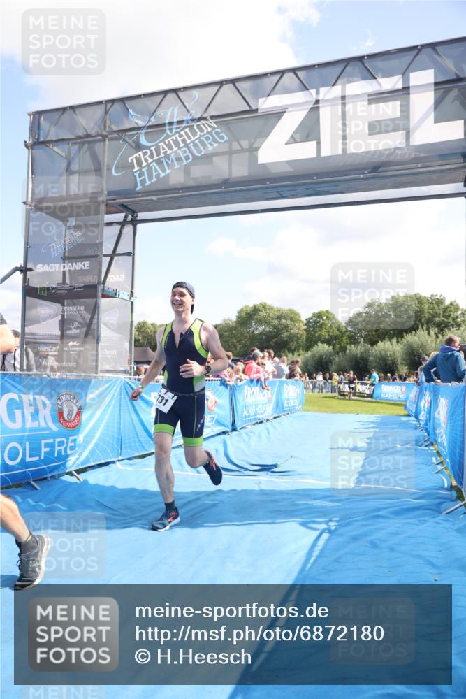 25.08.2024 - Elbe Triathlon Hamburg H.Heesch http://msf.ph/oto/6872180 25.08.2024 11:37:12 Ziel 400, 679, 731 meine-sportfotos.de