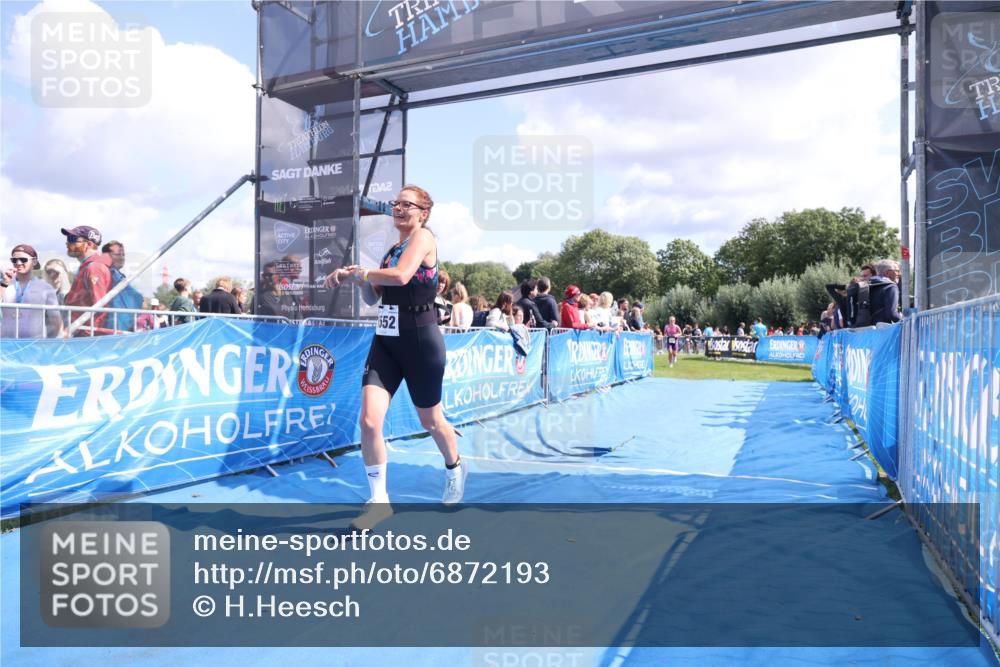 25.08.2024 - Elbe Triathlon Hamburg H.Heesch http://msf.ph/oto/6872193 25.08.2024 11:59:17 Ziel 478, 1472, 1552 meine-sportfotos.de