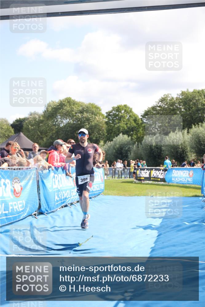 25.08.2024 - Elbe Triathlon Hamburg H.Heesch http://msf.ph/oto/6872233 25.08.2024 11:37:23 Ziel 395 meine-sportfotos.de