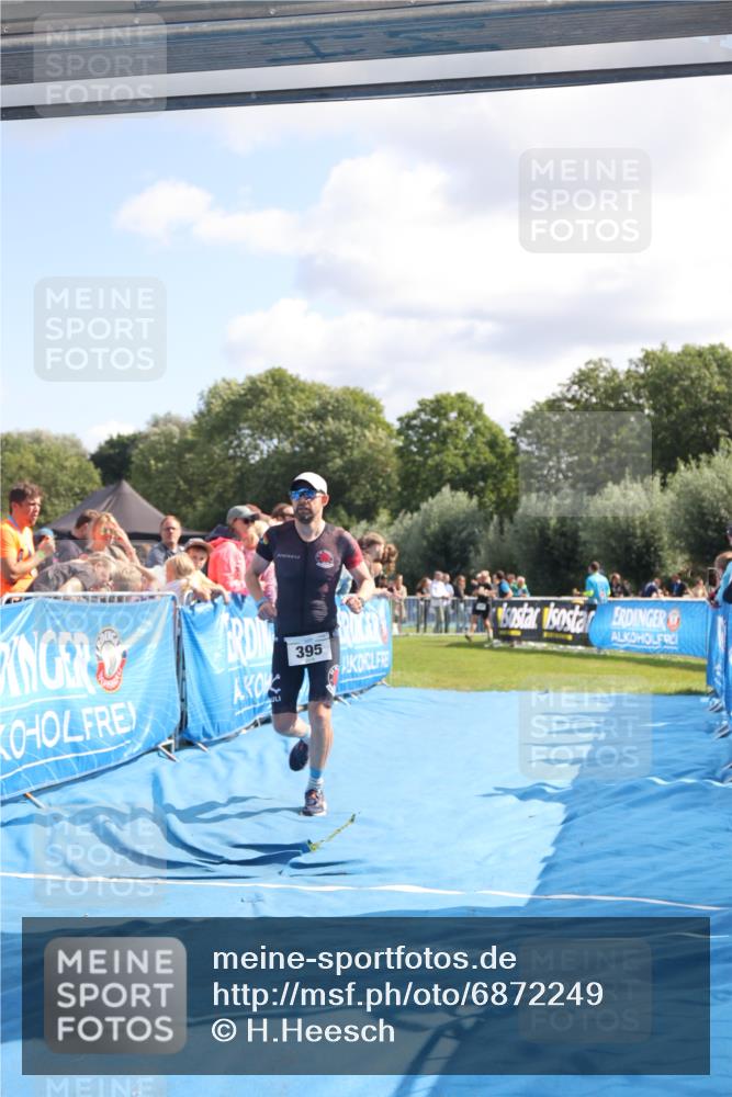 25.08.2024 - Elbe Triathlon Hamburg H.Heesch http://msf.ph/oto/6872249 25.08.2024 11:37:23 Ziel 395 meine-sportfotos.de