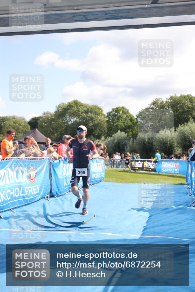 25.08.2024 - Elbe Triathlon Hamburg H.Heesch http://msf.ph/oto/6872254 25.08.2024 11:37:23 Ziel 395 meine-sportfotos.de