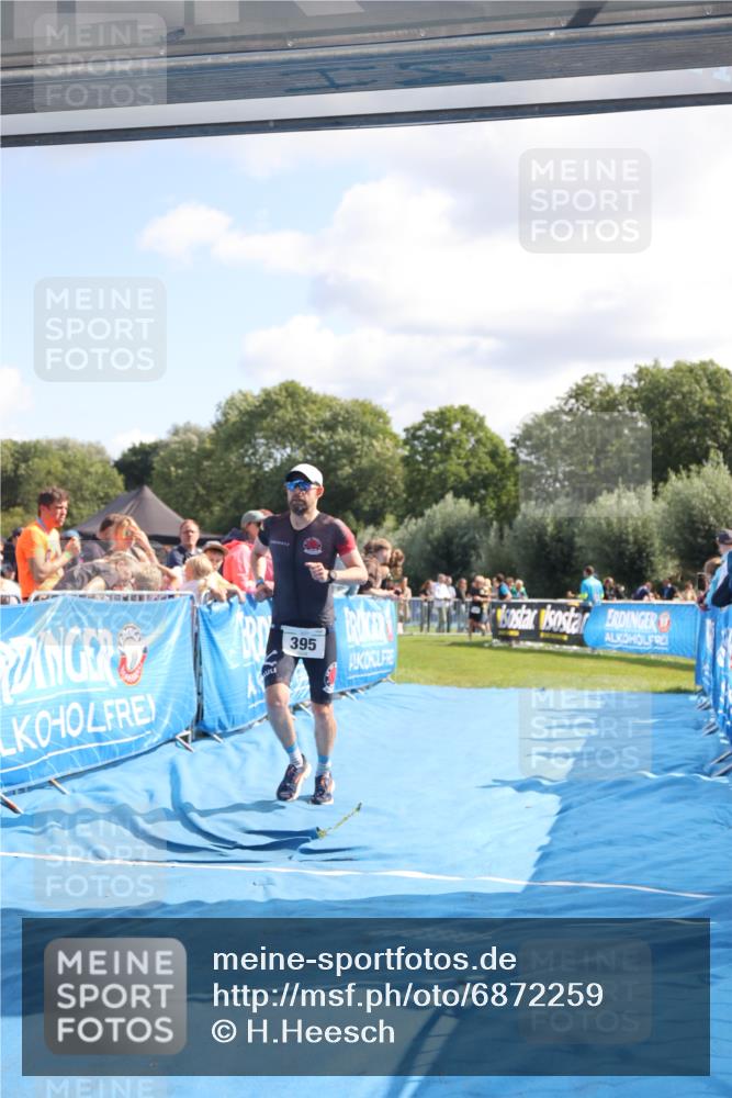25.08.2024 - Elbe Triathlon Hamburg H.Heesch http://msf.ph/oto/6872259 25.08.2024 11:37:23 Ziel 395 meine-sportfotos.de