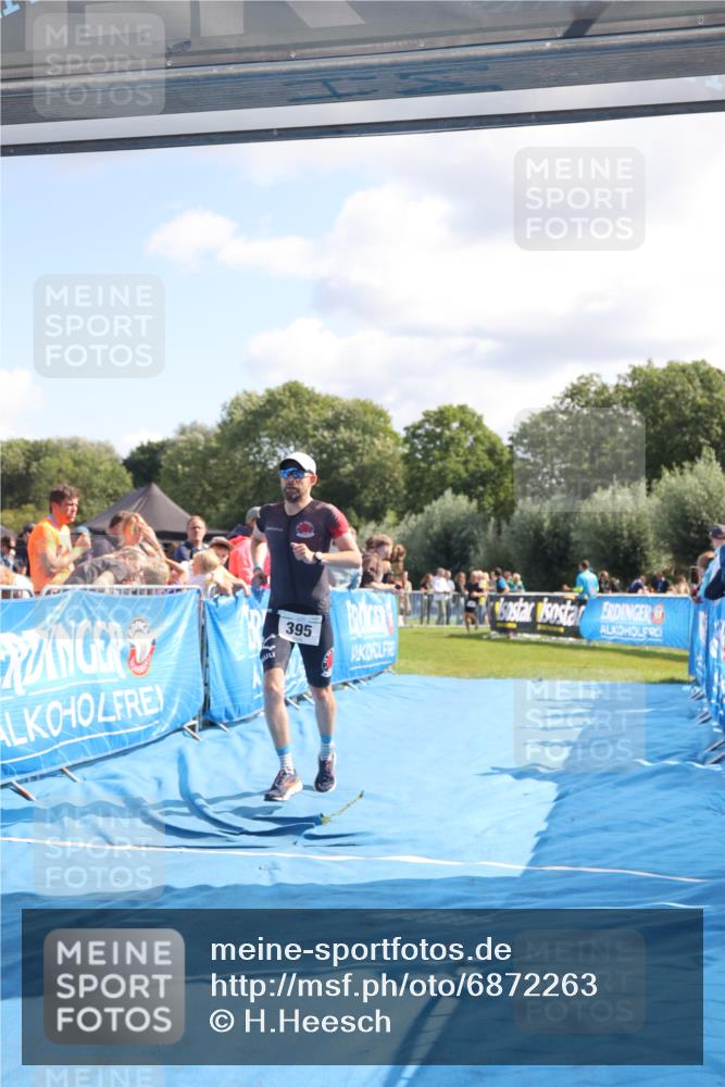 25.08.2024 - Elbe Triathlon Hamburg H.Heesch http://msf.ph/oto/6872263 25.08.2024 11:37:23 Ziel 395 meine-sportfotos.de