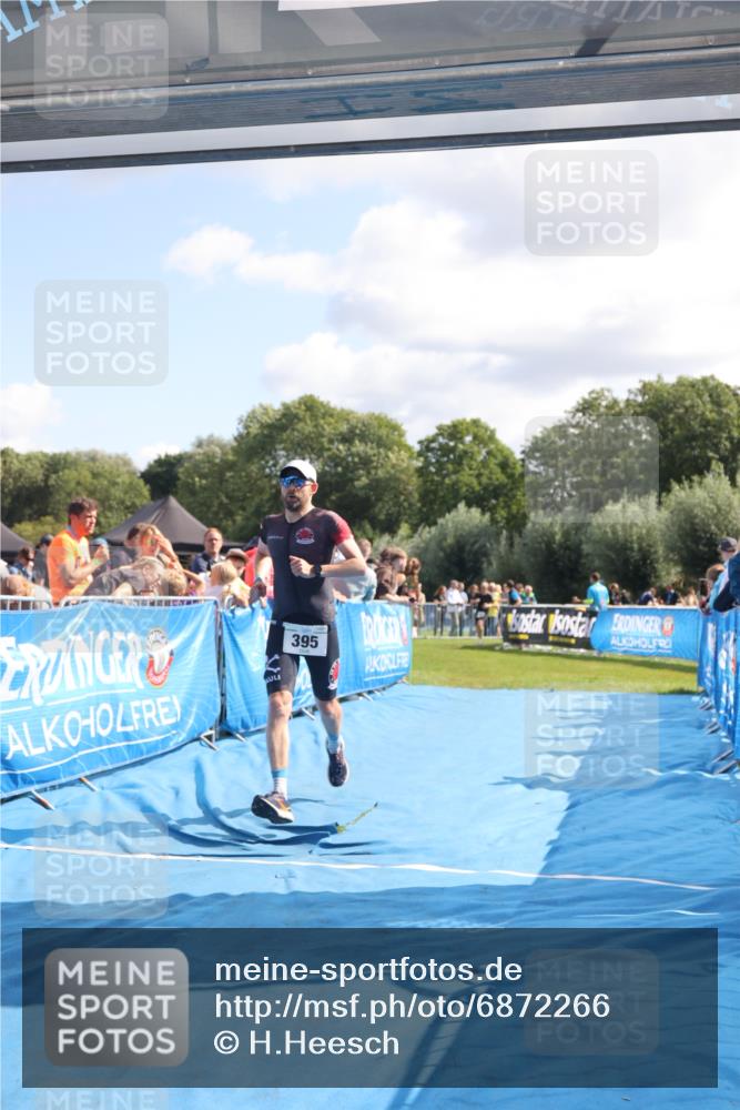 25.08.2024 - Elbe Triathlon Hamburg H.Heesch http://msf.ph/oto/6872266 25.08.2024 11:37:23 Ziel 395 meine-sportfotos.de