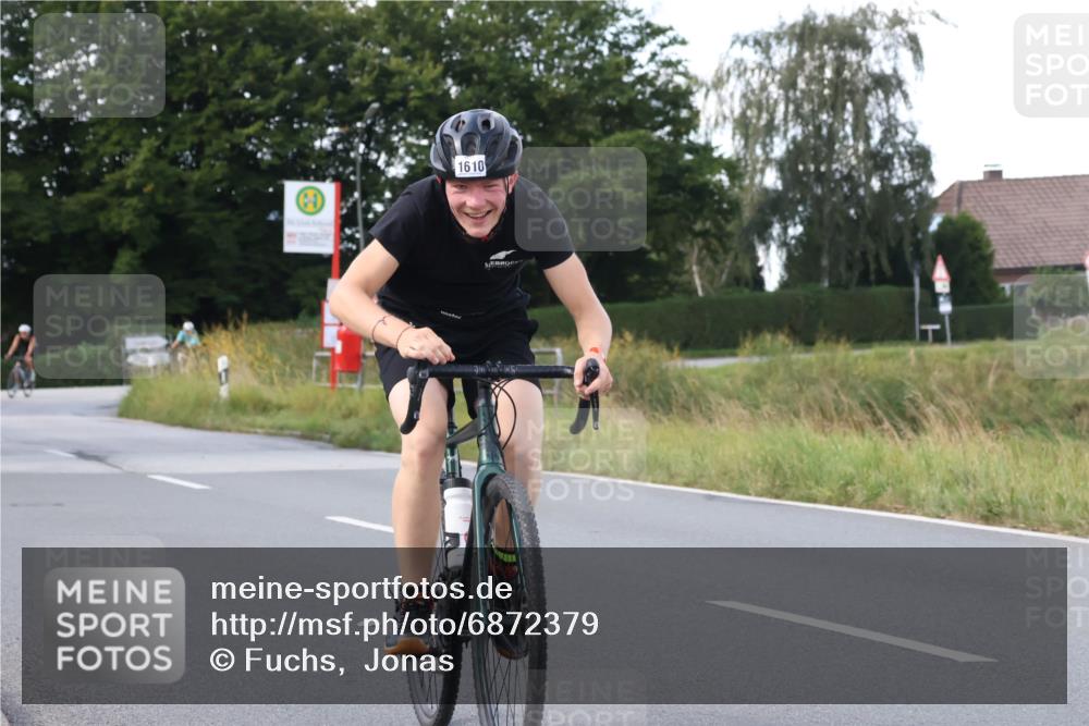 25.08.2024 - Elbe Triathlon Hamburg Fuchs,  Jonas http://msf.ph/oto/6872379 25.08.2024 11:17:00 Radfahren 1610, 1714 meine-sportfotos.de