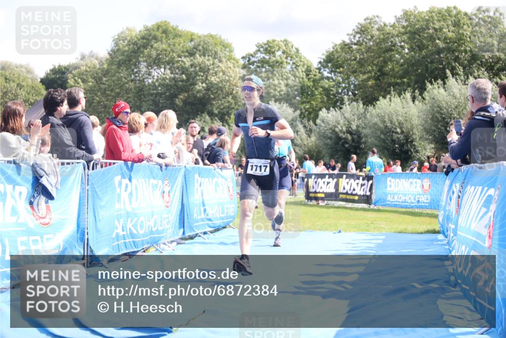 25.08.2024 - Elbe Triathlon Hamburg H.Heesch http://msf.ph/oto/6872384 25.08.2024 11:59:25 Ziel 494, 634, 1472, 1479, 1690, 1717 meine-sportfotos.de