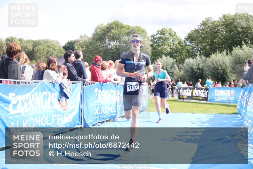 25.08.2024 - Elbe Triathlon Hamburg H.Heesch http://msf.ph/oto/6872442 25.08.2024 11:59:26 Ziel 494, 634, 1472, 1479, 1690, 1717 meine-sportfotos.de