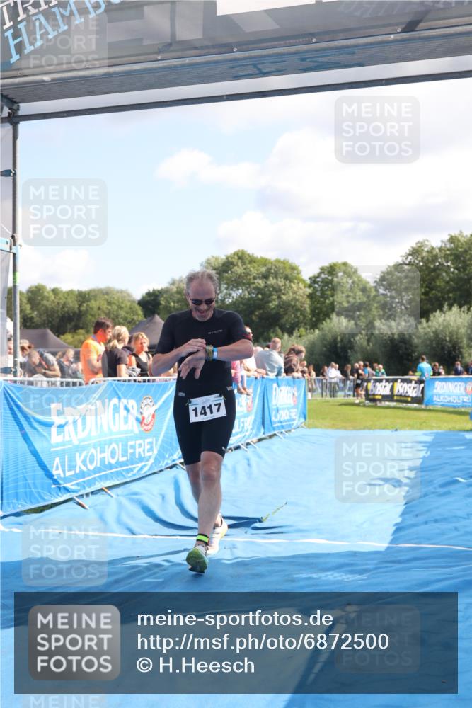 25.08.2024 - Elbe Triathlon Hamburg H.Heesch http://msf.ph/oto/6872500 25.08.2024 11:37:32 Ziel 1417 meine-sportfotos.de