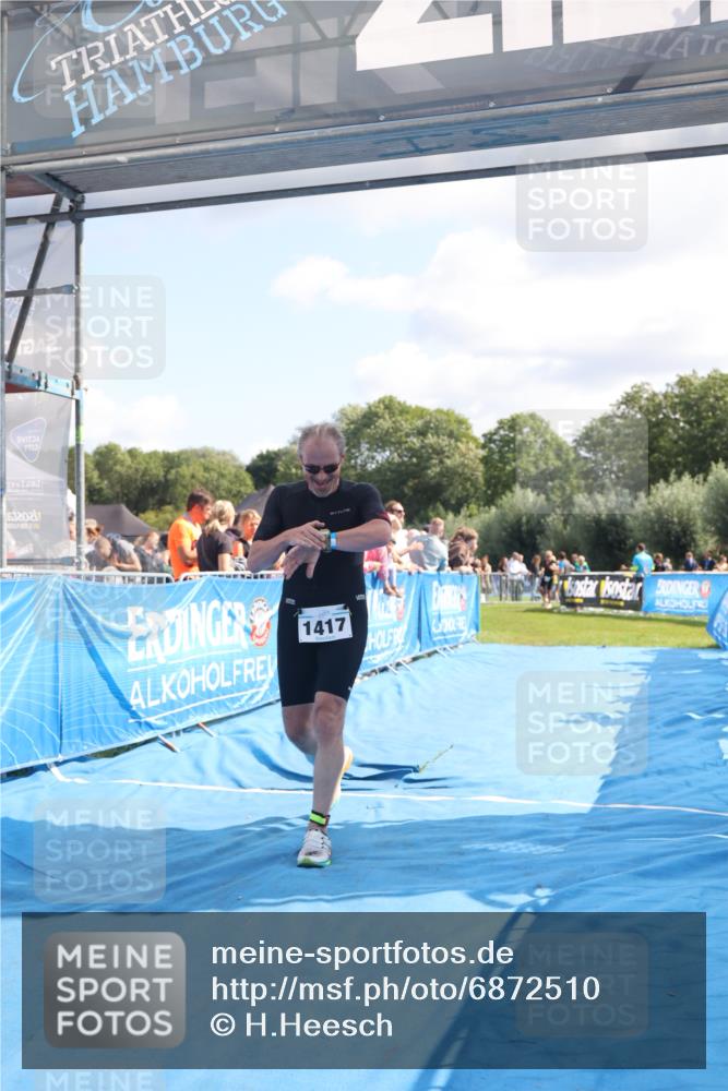 25.08.2024 - Elbe Triathlon Hamburg H.Heesch http://msf.ph/oto/6872510 25.08.2024 11:37:32 Ziel 1417 meine-sportfotos.de