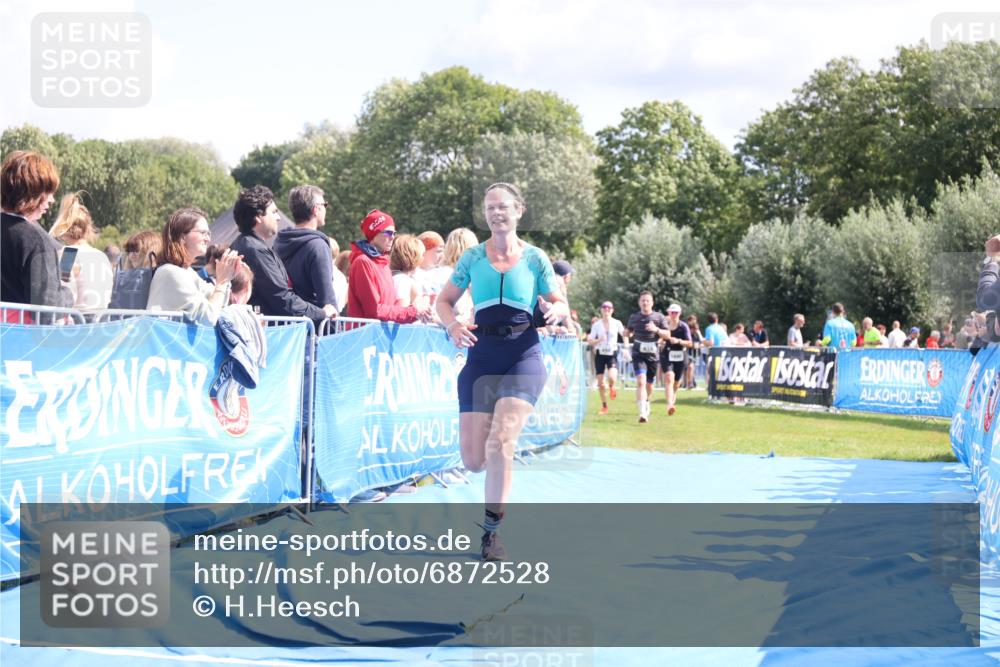 25.08.2024 - Elbe Triathlon Hamburg H.Heesch http://msf.ph/oto/6872528 25.08.2024 11:59:27 Ziel 494, 634, 1472, 1479, 1690, 1717 meine-sportfotos.de