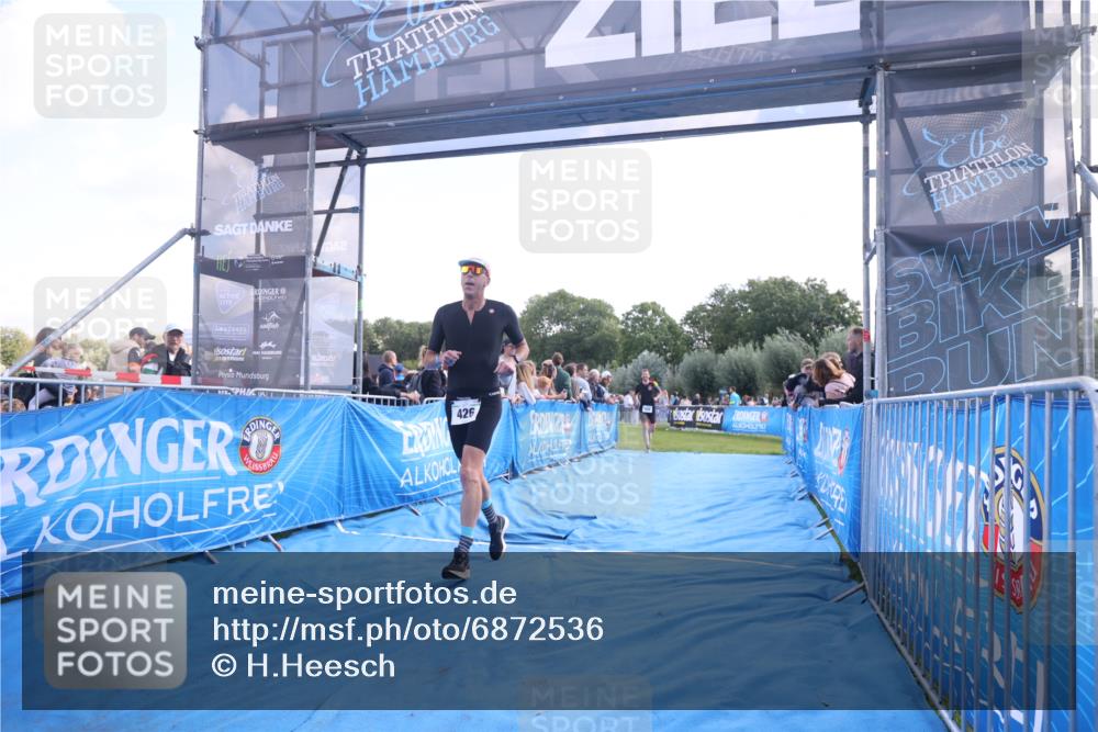 25.08.2024 - Elbe Triathlon Hamburg H.Heesch http://msf.ph/oto/6872536 25.08.2024 11:10:02 Ziel 338, 426, 638 meine-sportfotos.de