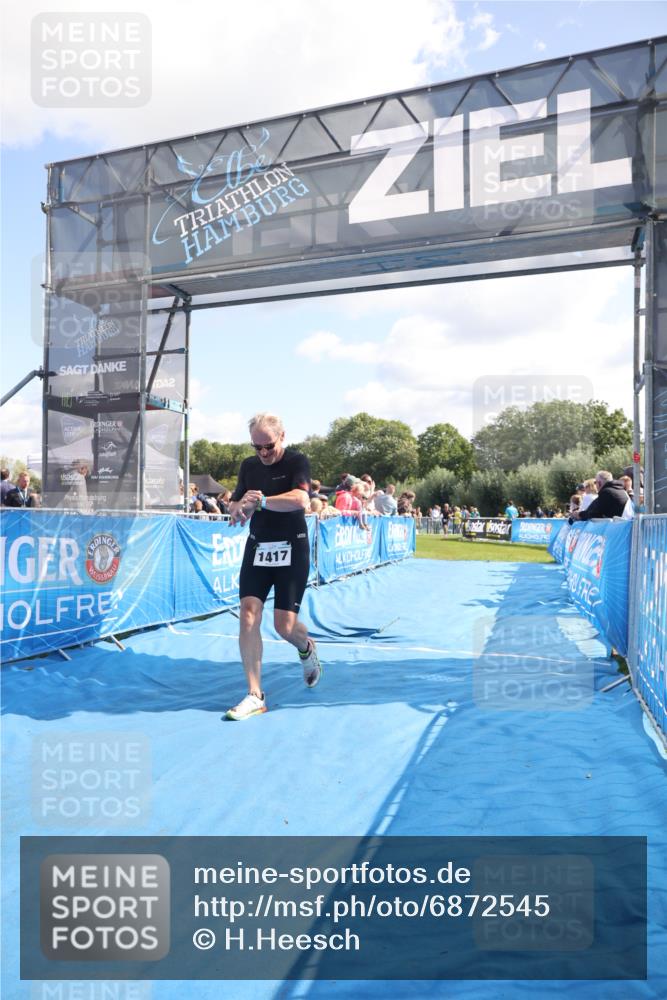 25.08.2024 - Elbe Triathlon Hamburg H.Heesch http://msf.ph/oto/6872545 25.08.2024 11:37:32 Ziel 1417 meine-sportfotos.de