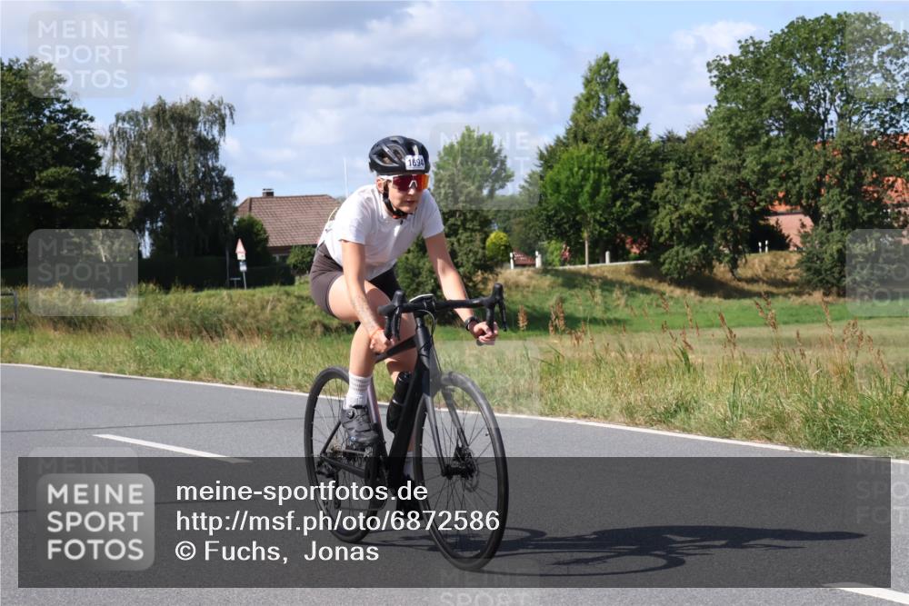 25.08.2024 - Elbe Triathlon Hamburg Fuchs,  Jonas http://msf.ph/oto/6872586 25.08.2024 11:17:23 Radfahren 1692, 1694, 1699 meine-sportfotos.de