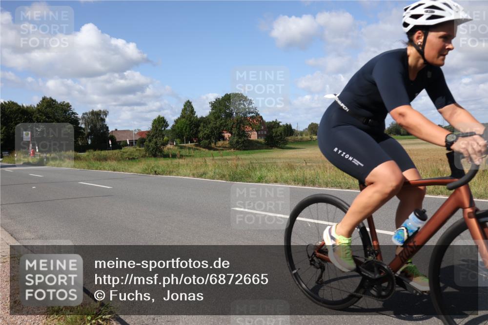 25.08.2024 - Elbe Triathlon Hamburg Fuchs,  Jonas http://msf.ph/oto/6872665 25.08.2024 11:17:32 Radfahren 1699, 1687, 1646 meine-sportfotos.de