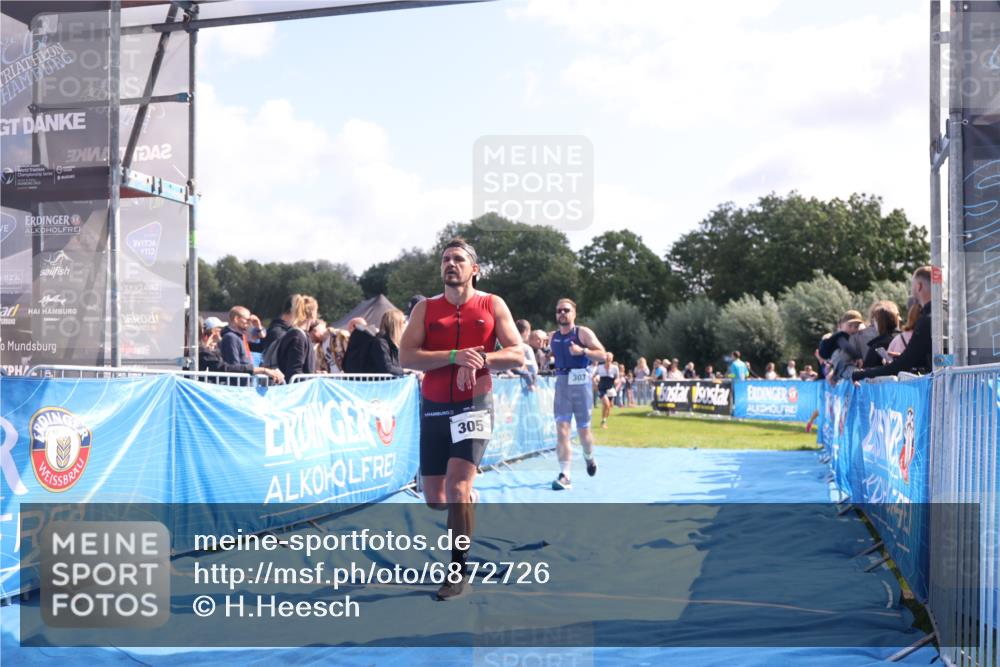 25.08.2024 - Elbe Triathlon Hamburg H.Heesch http://msf.ph/oto/6872726 25.08.2024 11:10:15 Ziel 147, 303, 305, 575 meine-sportfotos.de