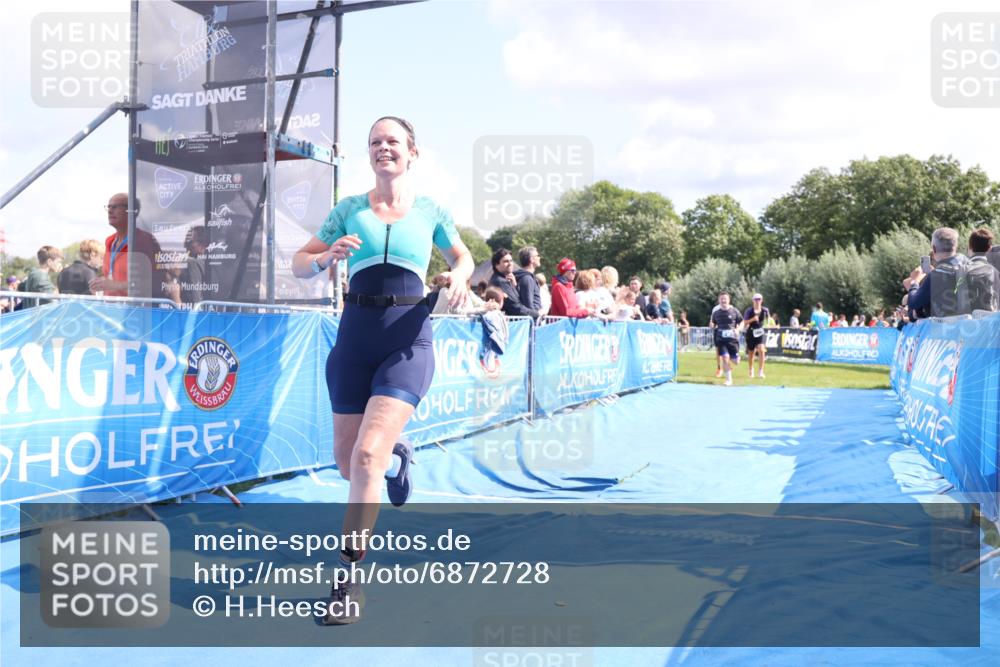 25.08.2024 - Elbe Triathlon Hamburg H.Heesch http://msf.ph/oto/6872728 25.08.2024 11:59:29 Ziel 494, 634, 1472, 1479, 1690, 1717 meine-sportfotos.de