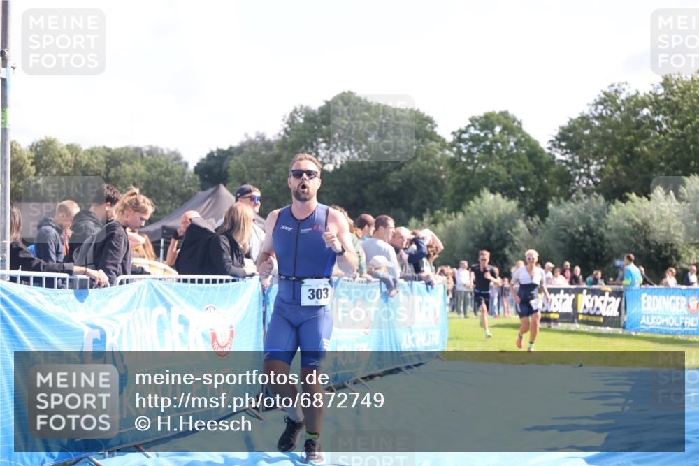 25.08.2024 - Elbe Triathlon Hamburg H.Heesch http://msf.ph/oto/6872749 25.08.2024 11:10:17 Ziel 147, 303, 305, 575 meine-sportfotos.de