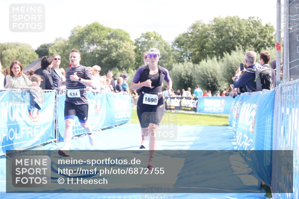 25.08.2024 - Elbe Triathlon Hamburg H.Heesch http://msf.ph/oto/6872755 25.08.2024 11:59:31 Ziel 494, 634, 1479, 1644, 1690, 1717 meine-sportfotos.de