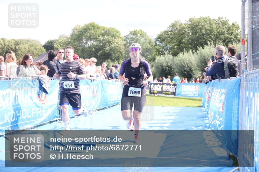 25.08.2024 - Elbe Triathlon Hamburg H.Heesch http://msf.ph/oto/6872771 25.08.2024 11:59:31 Ziel 494, 634, 1479, 1644, 1690, 1717 meine-sportfotos.de