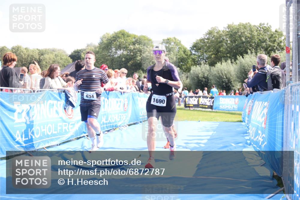 25.08.2024 - Elbe Triathlon Hamburg H.Heesch http://msf.ph/oto/6872787 25.08.2024 11:59:31 Ziel 494, 634, 1479, 1644, 1690, 1717 meine-sportfotos.de