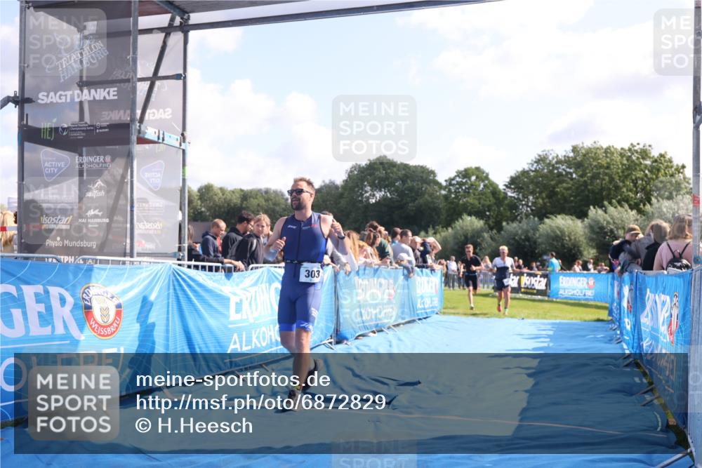 25.08.2024 - Elbe Triathlon Hamburg H.Heesch http://msf.ph/oto/6872829 25.08.2024 11:10:17 Ziel 147, 303, 305, 575 meine-sportfotos.de