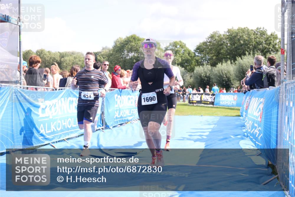 25.08.2024 - Elbe Triathlon Hamburg H.Heesch http://msf.ph/oto/6872830 25.08.2024 11:59:32 Ziel 494, 634, 1479, 1644, 1690, 1717 meine-sportfotos.de