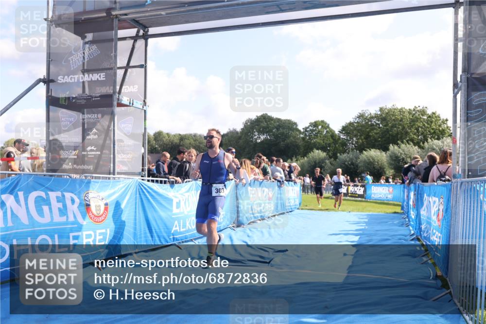25.08.2024 - Elbe Triathlon Hamburg H.Heesch http://msf.ph/oto/6872836 25.08.2024 11:10:18 Ziel 147, 303, 305, 575 meine-sportfotos.de