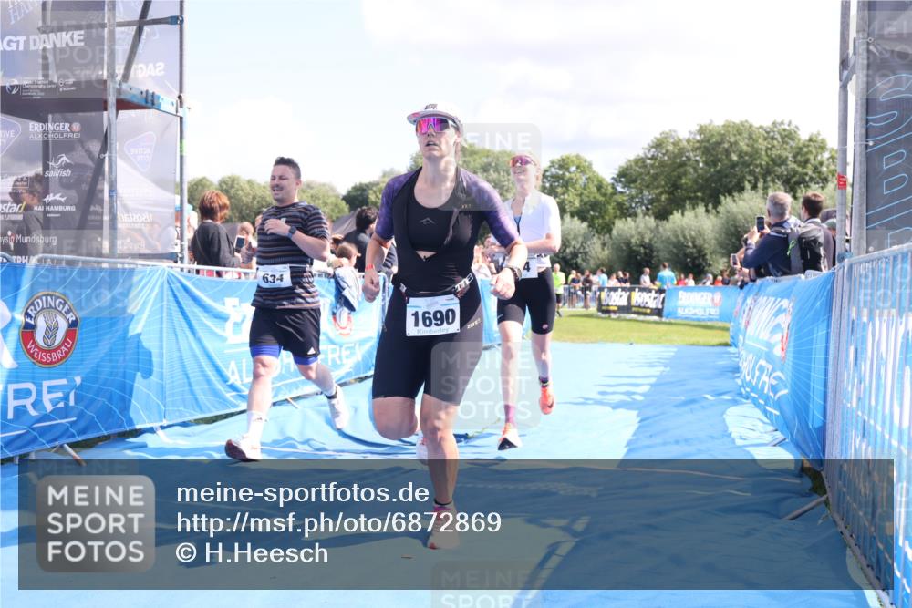 25.08.2024 - Elbe Triathlon Hamburg H.Heesch http://msf.ph/oto/6872869 25.08.2024 11:59:32 Ziel 494, 634, 1479, 1644, 1690, 1717 meine-sportfotos.de