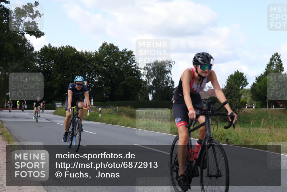 25.08.2024 - Elbe Triathlon Hamburg Fuchs,  Jonas http://msf.ph/oto/6872913 25.08.2024 11:18:53 Radfahren 1719, 1717, 1686, 1704 meine-sportfotos.de