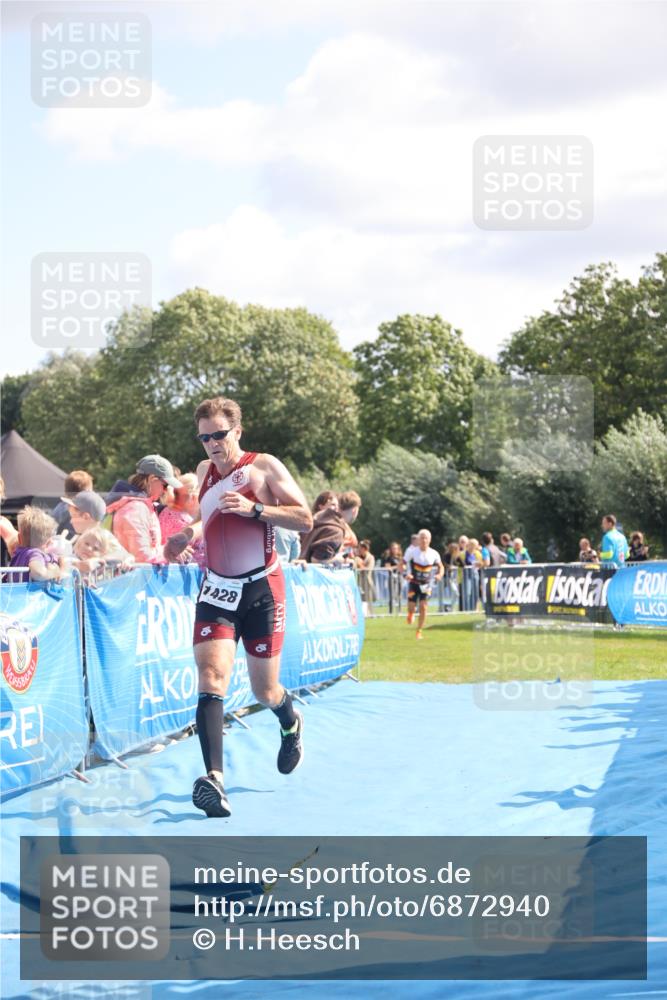 25.08.2024 - Elbe Triathlon Hamburg H.Heesch http://msf.ph/oto/6872940 25.08.2024 11:37:50 Ziel 735, 1428, 1462 meine-sportfotos.de