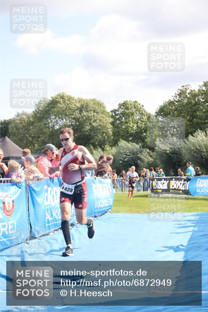 25.08.2024 - Elbe Triathlon Hamburg H.Heesch http://msf.ph/oto/6872949 25.08.2024 11:37:50 Ziel 735, 1428, 1462 meine-sportfotos.de