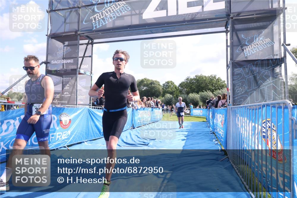 25.08.2024 - Elbe Triathlon Hamburg H.Heesch http://msf.ph/oto/6872950 25.08.2024 11:10:20 Ziel 147, 303, 305, 575 meine-sportfotos.de